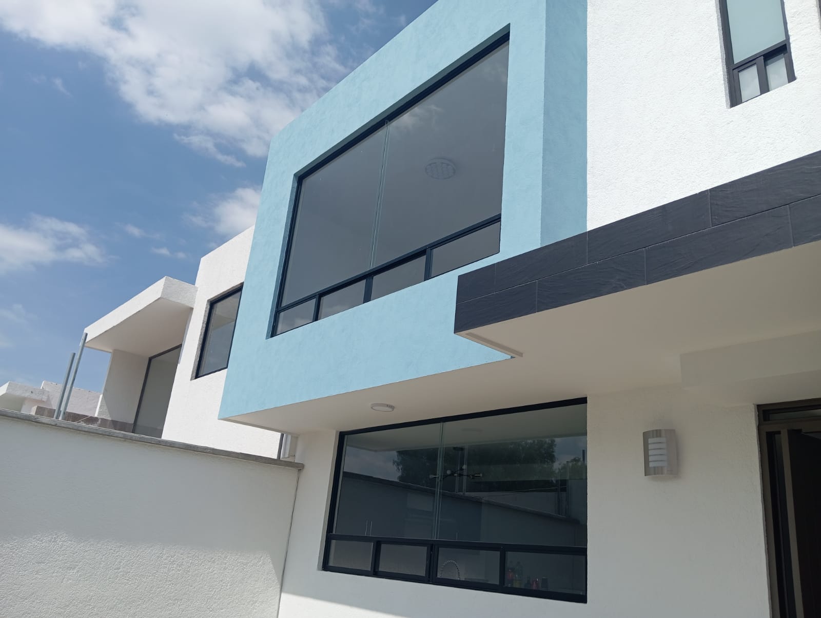 Reyes Inmobiliaria - casa y familia